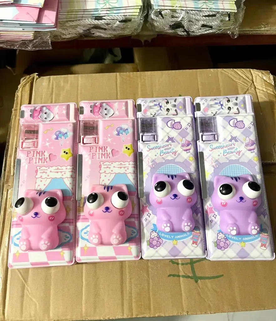 HỘP BÚT MẮT LÒI 702